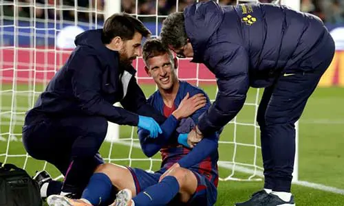 أكد نادي برشلونة الإسباني أن لاعبه داني أولمو تعرض لخلع في الكتف خلال فوز فريقه 3-1 على أتلتيكو مدريد يوم الثلاثاء.
