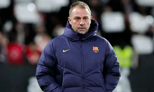 هانسي فليك يجيب على سؤال صعب حول برشلونة