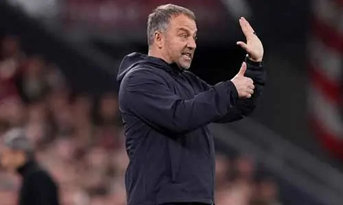 هانسي فليك يشيد بنجم برشلونة بعد الفوز على أتلتيك بلباو